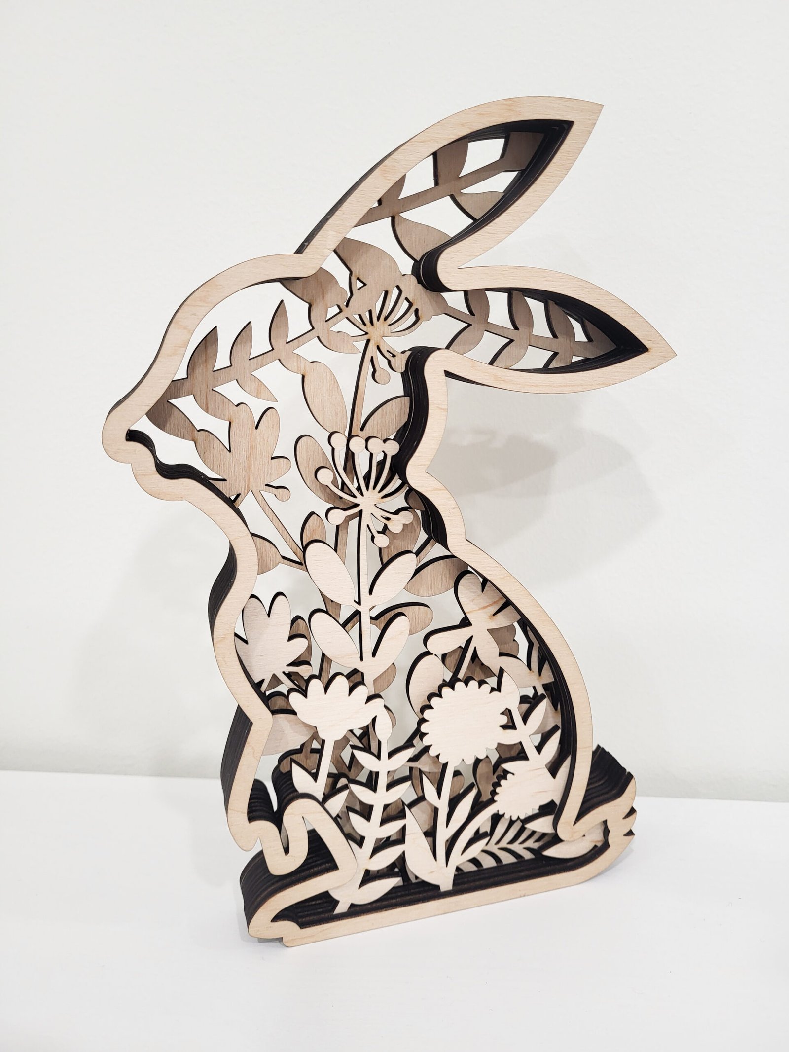 Medinis kiškis Velykų ir pavasario dekorui namams